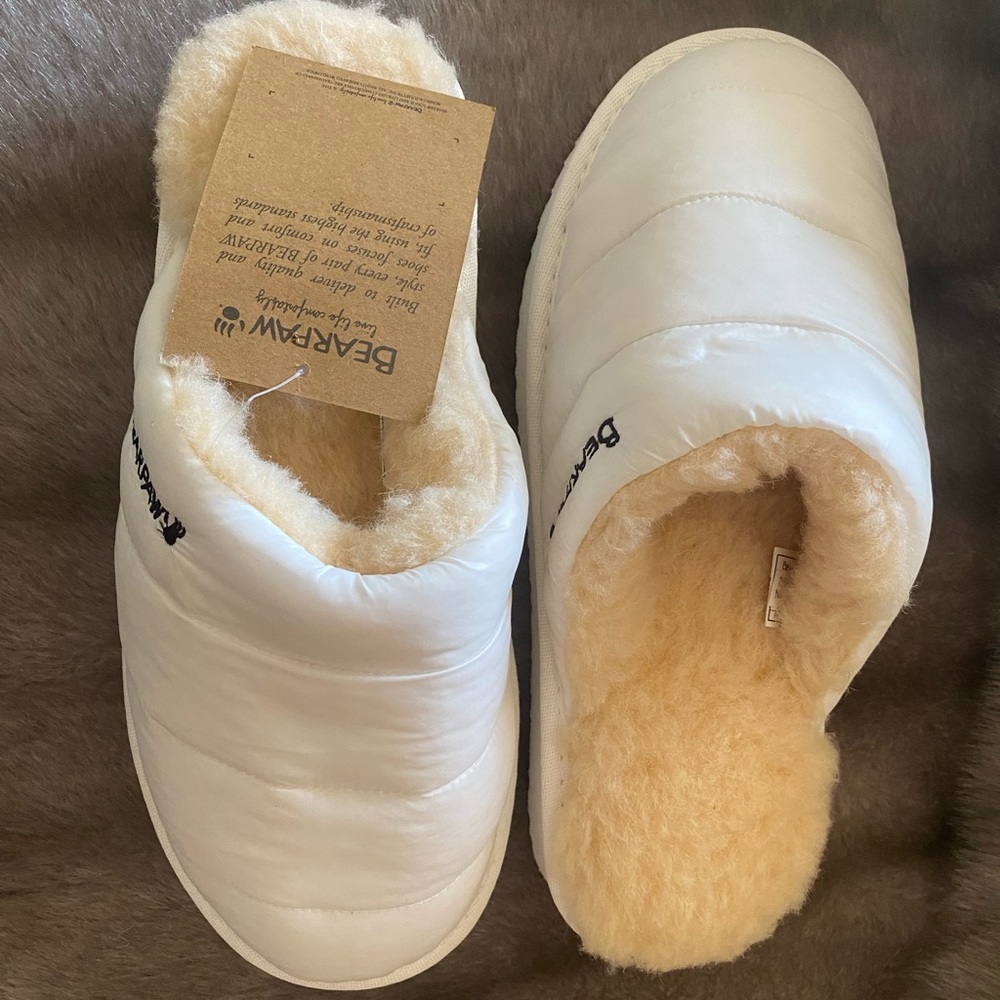 Size 8  White Puffy Slipper